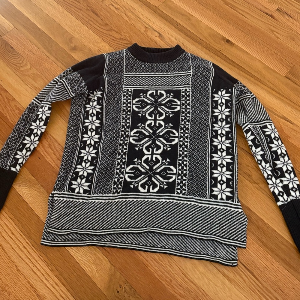 Tuckernuck Black and White Patterned sweater